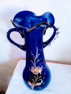 مزهرية انتيك من الزجاج الأزرق الفرنسي المطلي بماء الذهب  2