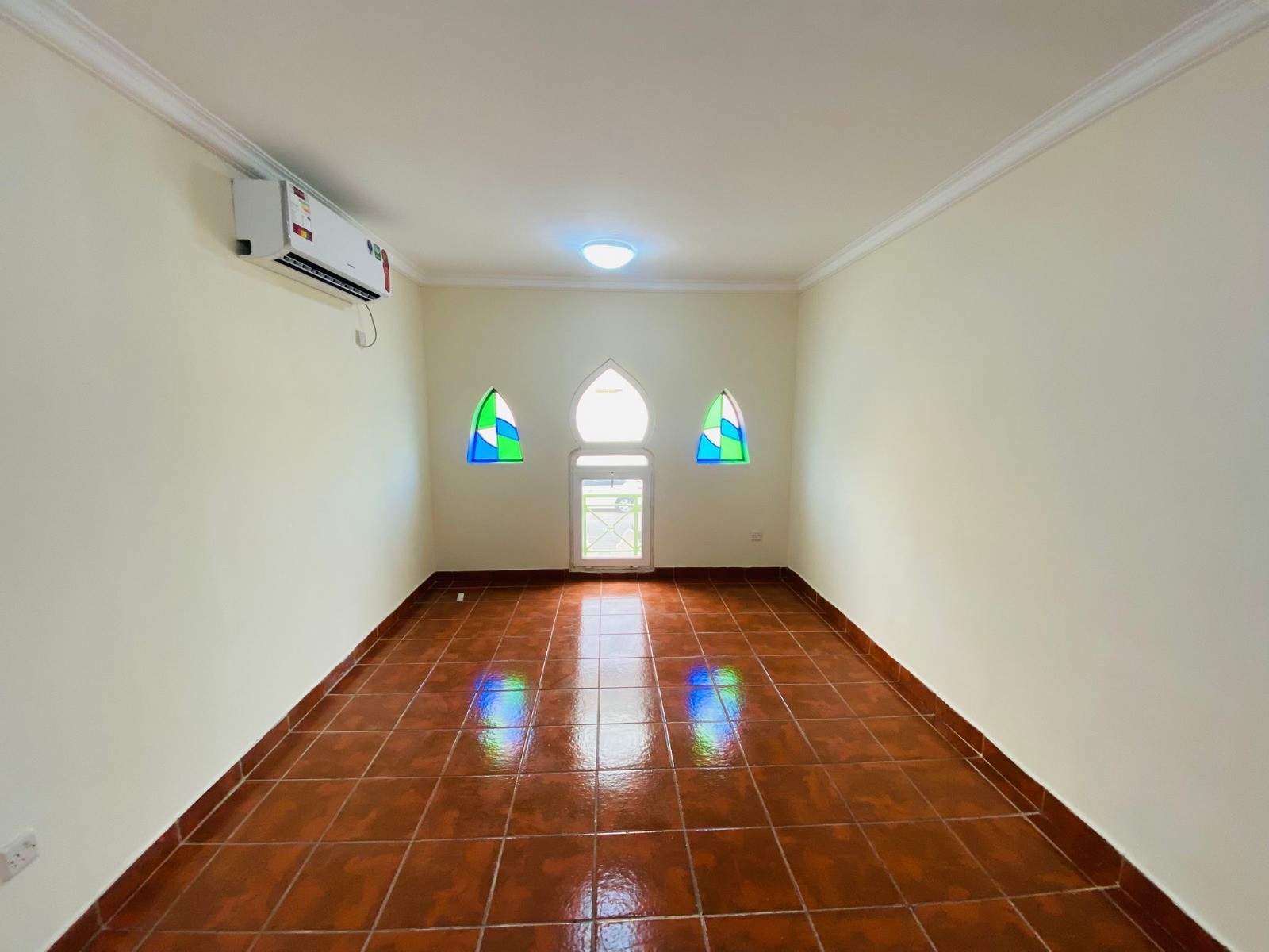 بدون عموله للايجار في المطار القديم 