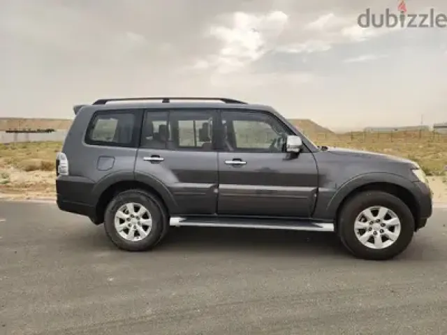 سياره ميتسوبيشي باجيرو للحجز الان بي 300 ريال فقط واستلام فورى  3
