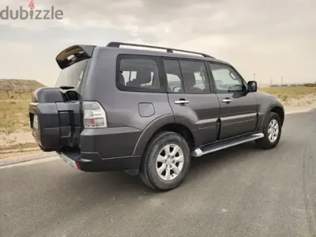 سياره ميتسوبيشي باجيرو للحجز الان بي 300 ريال فقط واستلام فورى  4